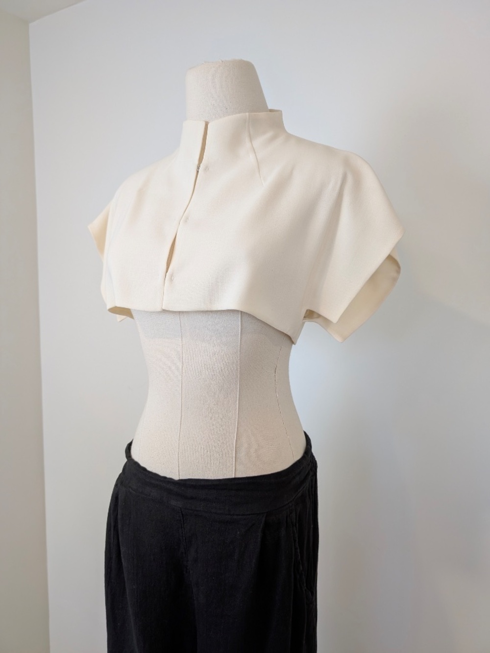 Akris Punto Wool Shawl Bolero Cream Ivory Size XS Luxury Designer - Picture 13 of 16